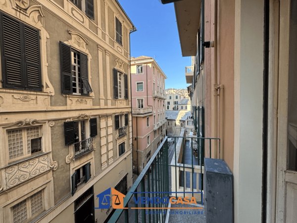appartamento in vendita a Genova in zona Sottoripa / Maddalena / Molo