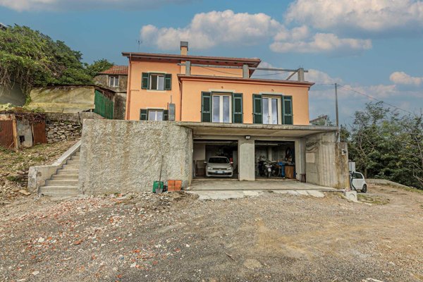 casa indipendente in vendita a Genova