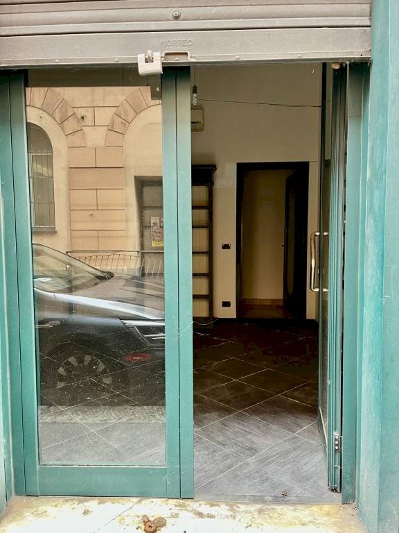 locale commerciale in vendita a Genova in zona Centro Storico