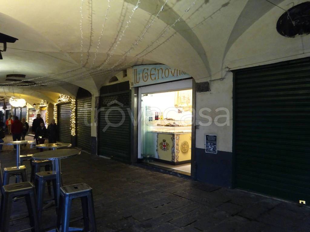appartamento in vendita a Genova in zona Sottoripa / Maddalena / Molo
