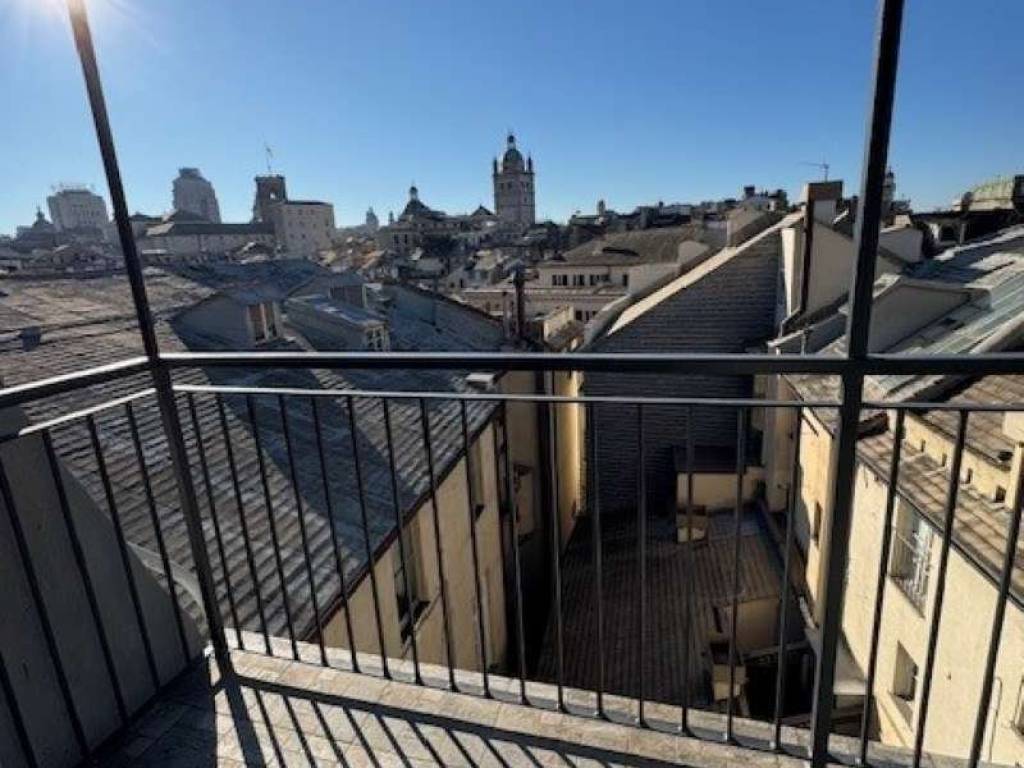 appartamento in vendita a Genova in zona Sottoripa / Maddalena / Molo