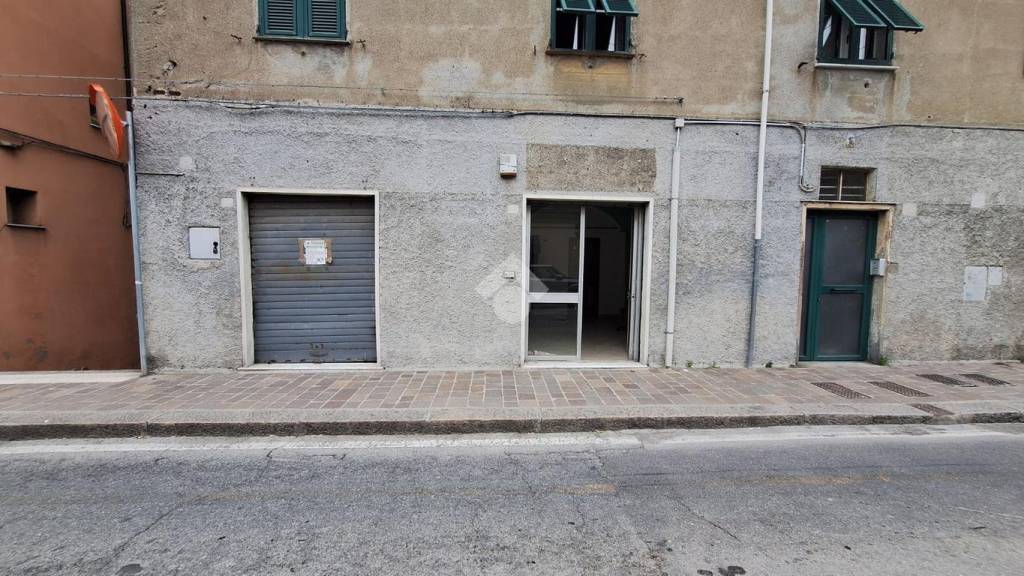 negozio in vendita a Genova in zona Pontedecimo