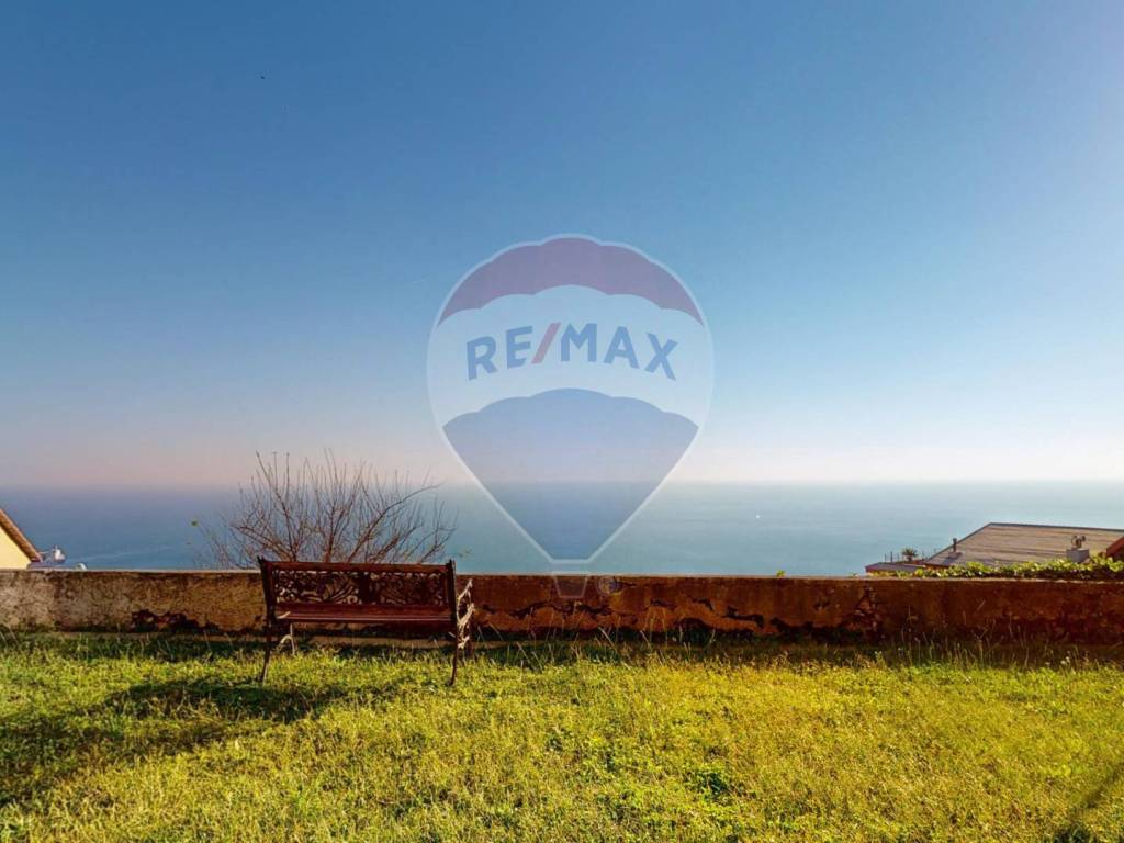 appartamento in vendita a Genova in zona Voltri