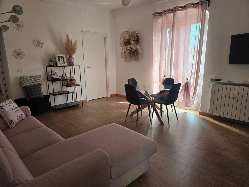 appartamento in vendita a Genova in zona Sestri Ponente