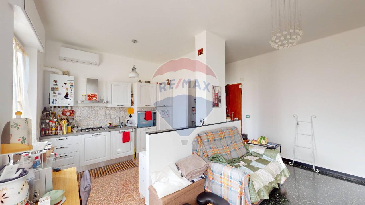 appartamento in vendita a Genova in zona Sestri Ponente
