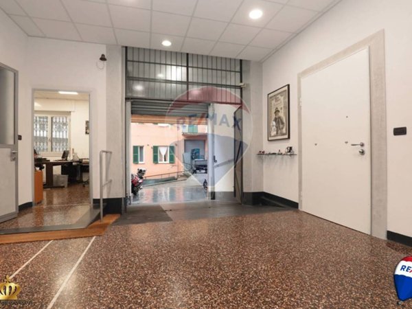 negozio in vendita a Genova in zona Marassi