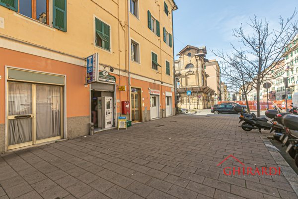 negozio in vendita a Genova in zona Sampierdarena