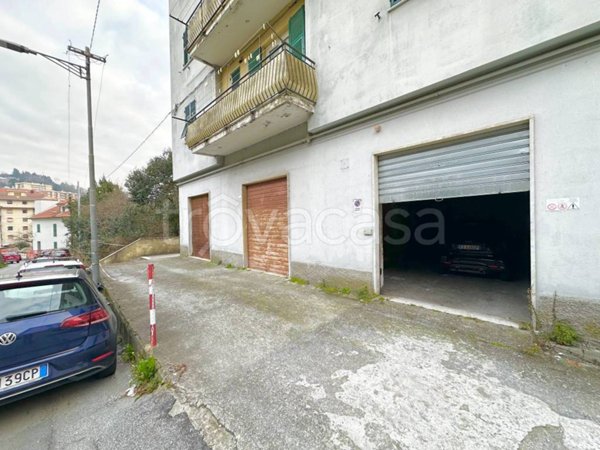 locale commerciale in vendita a Genova in zona Pontedecimo