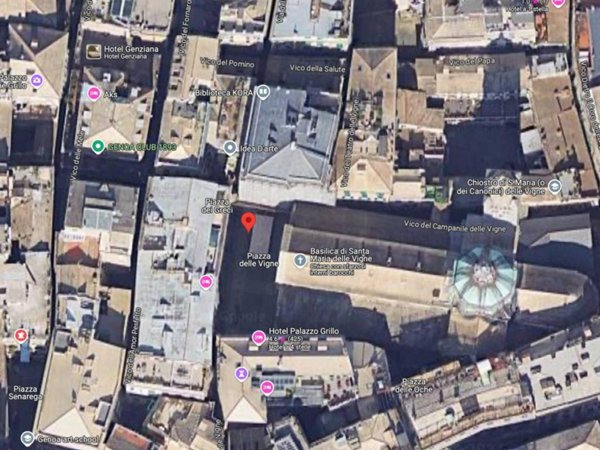 locale commerciale in vendita a Genova in zona Centro Storico