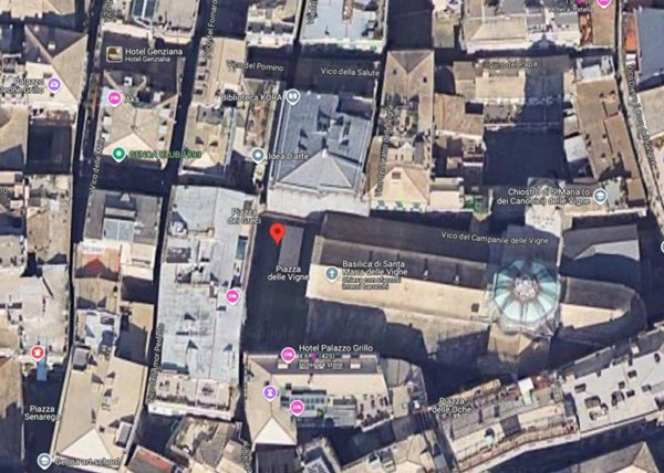 locale commerciale in vendita a Genova