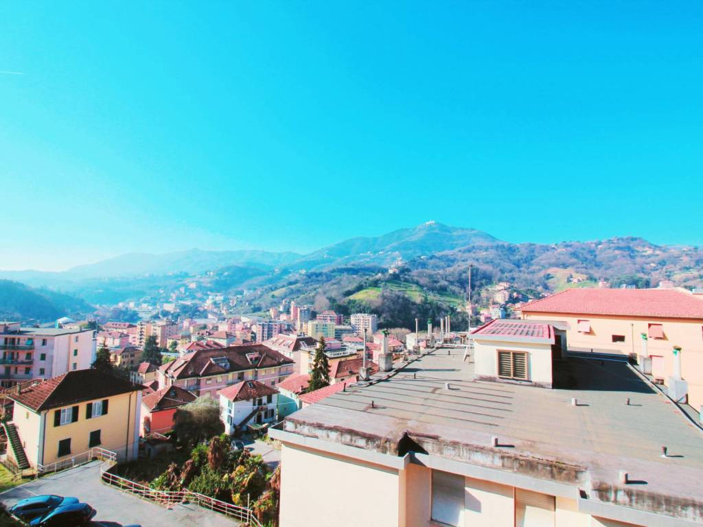 appartamento in vendita a Genova in zona Rivarolo