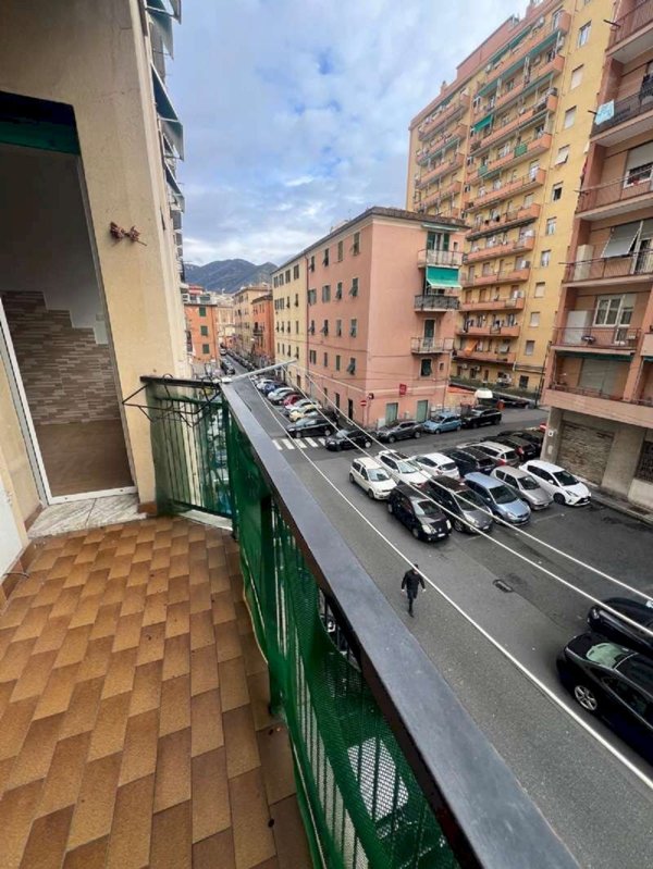 appartamento in vendita a Genova in zona Sestri Ponente