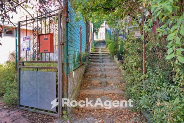 casa indipendente in vendita a Genova in zona Rivarolo