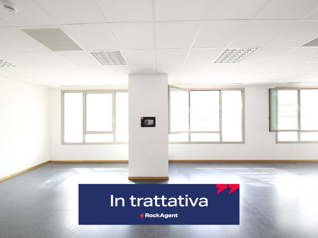 ufficio in vendita a Genova in zona Sestri Ponente