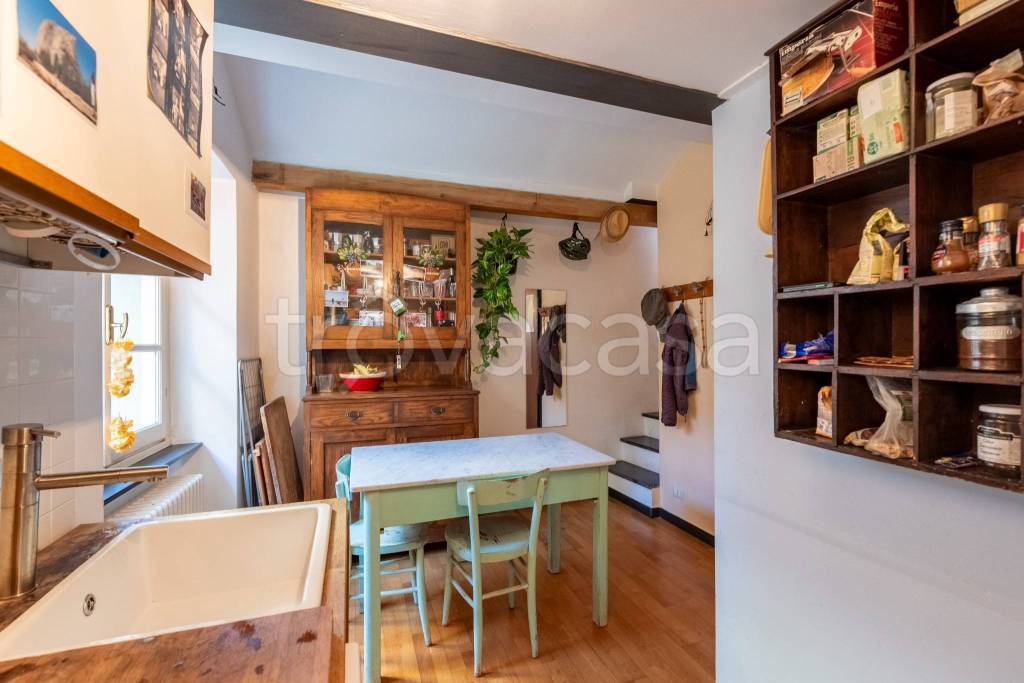 appartamento in vendita a Genova in zona Sottoripa / Maddalena / Molo