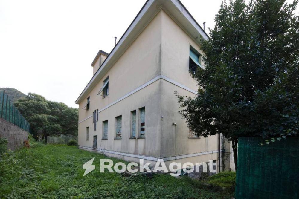 locale commerciale in vendita a Genova in zona San Desiderio