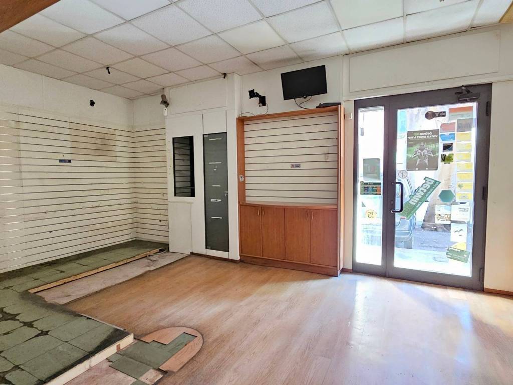 negozio in vendita a Genova in zona Bolzaneto