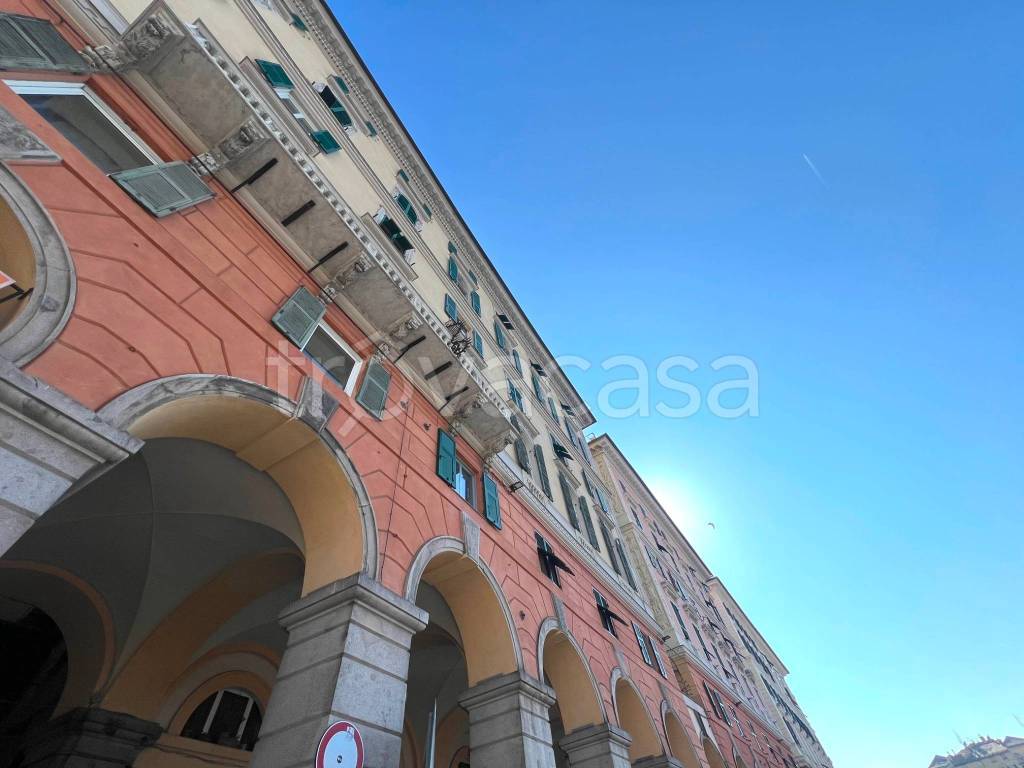 appartamento in vendita a Genova in zona Sottoripa / Maddalena / Molo