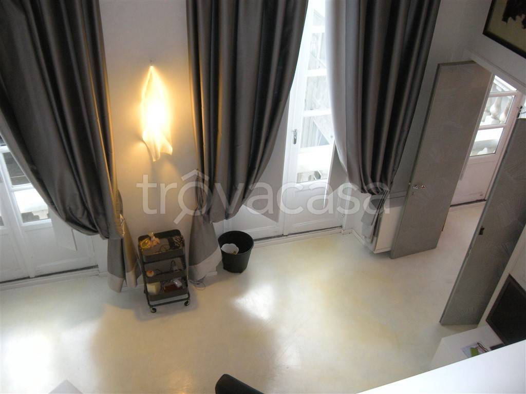 appartamento in vendita a Genova in zona Sottoripa / Maddalena / Molo