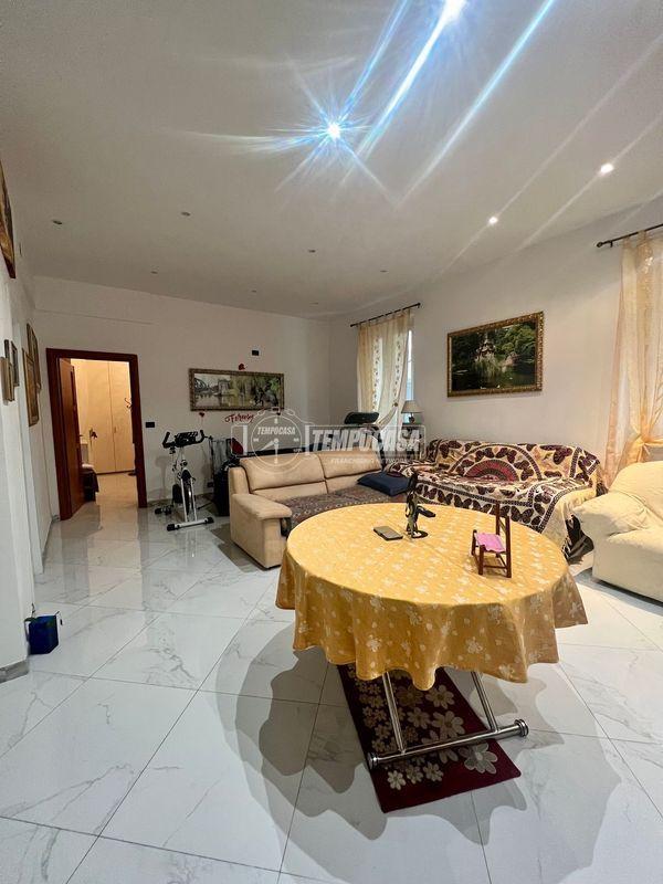 appartamento in vendita a Genova in zona Sottoripa / Maddalena / Molo