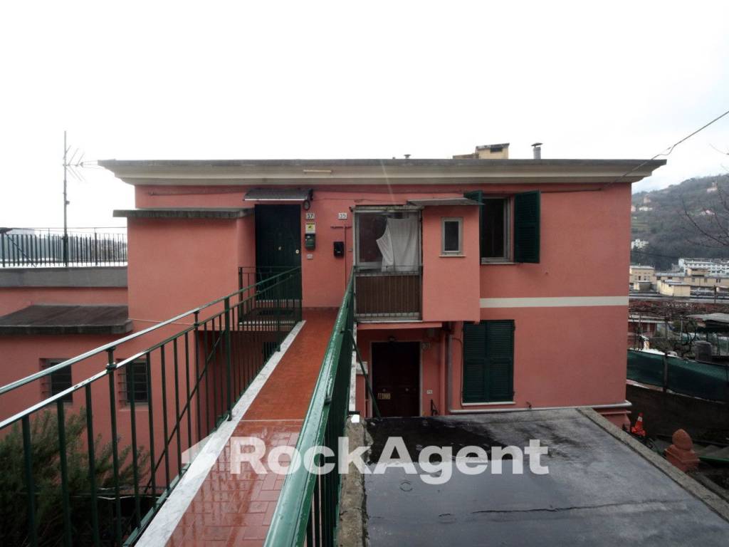 appartamento in vendita a Genova in zona Bolzaneto