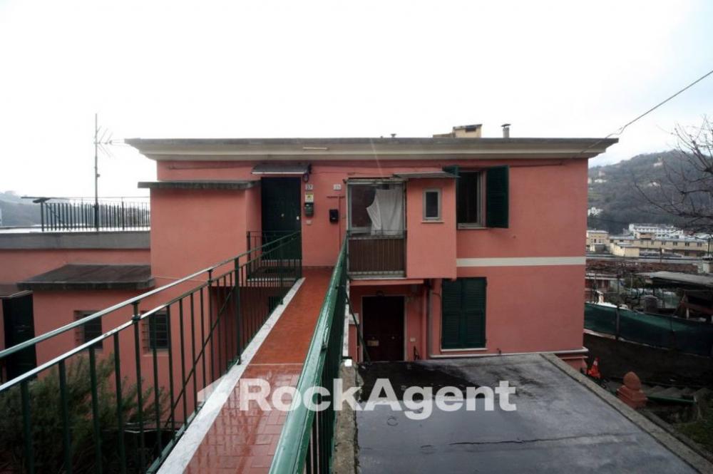 appartamento in vendita a Genova in zona Bolzaneto