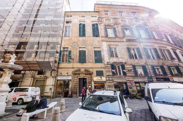 appartamento in vendita a Genova in zona Sottoripa / Maddalena / Molo