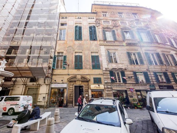 appartamento in vendita a Genova in zona Sottoripa / Maddalena / Molo