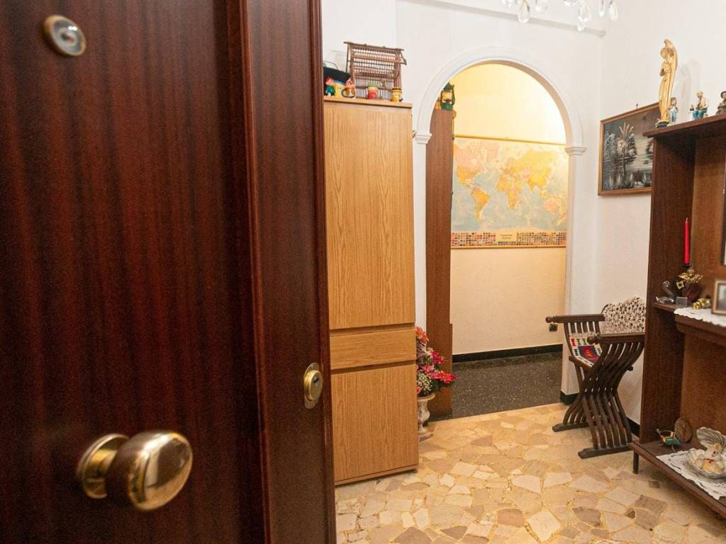 appartamento in vendita a Genova in zona Sestri Ponente