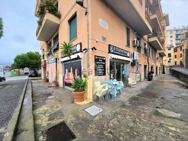 negozio in vendita a Genova in zona Palmaro / Pra'