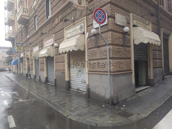 negozio in vendita a Genova in zona Sampierdarena