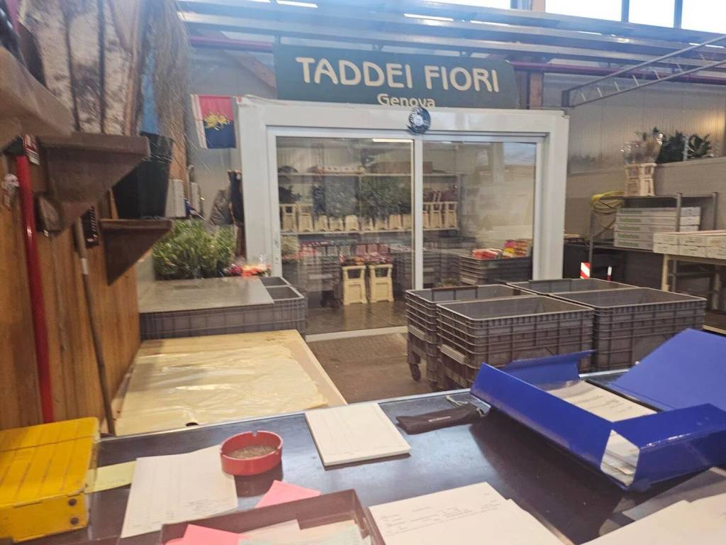 negozio in vendita a Genova in zona Bolzaneto