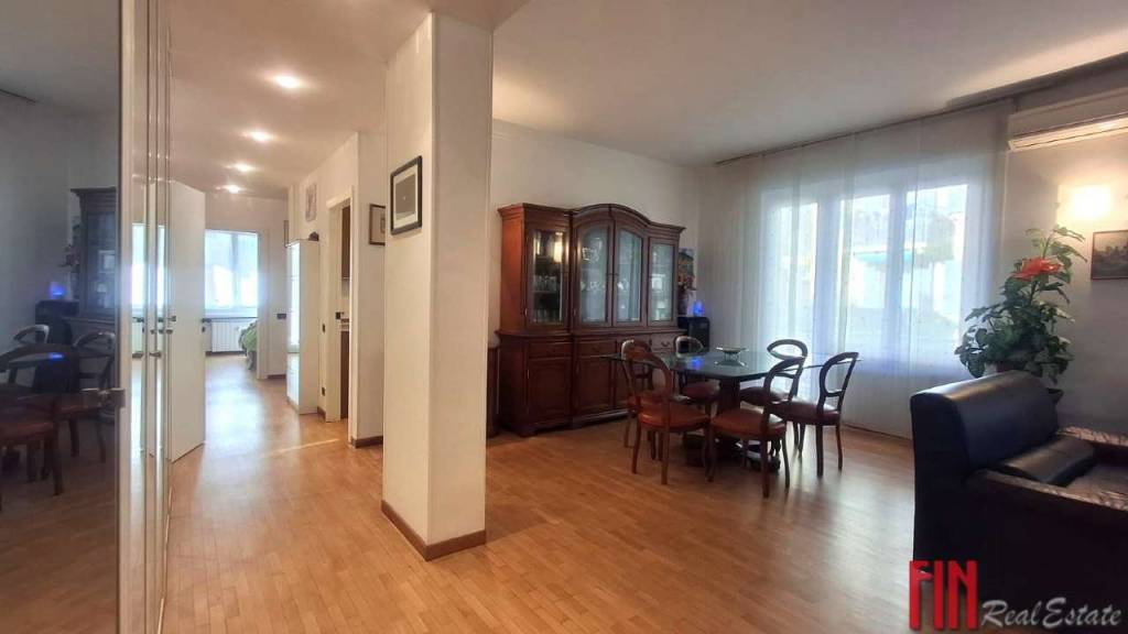 appartamento in vendita a Genova in zona Sestri Ponente