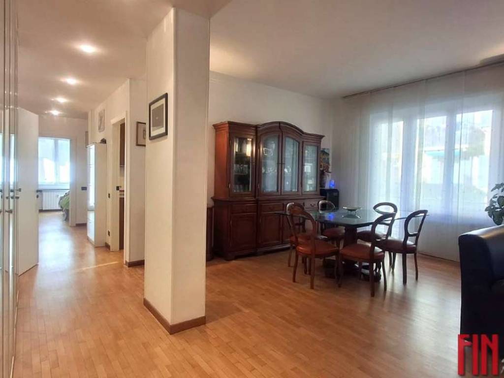 appartamento in vendita a Genova in zona Sestri Ponente