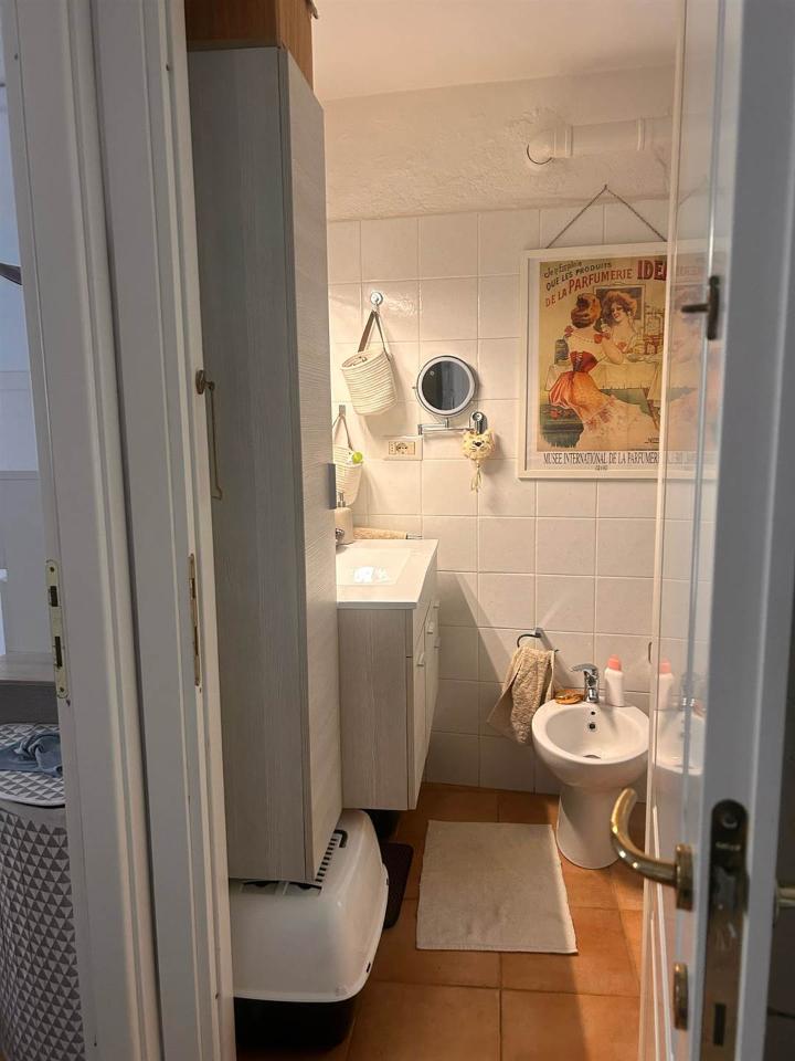 appartamento in vendita a Genova in zona Sottoripa / Maddalena / Molo