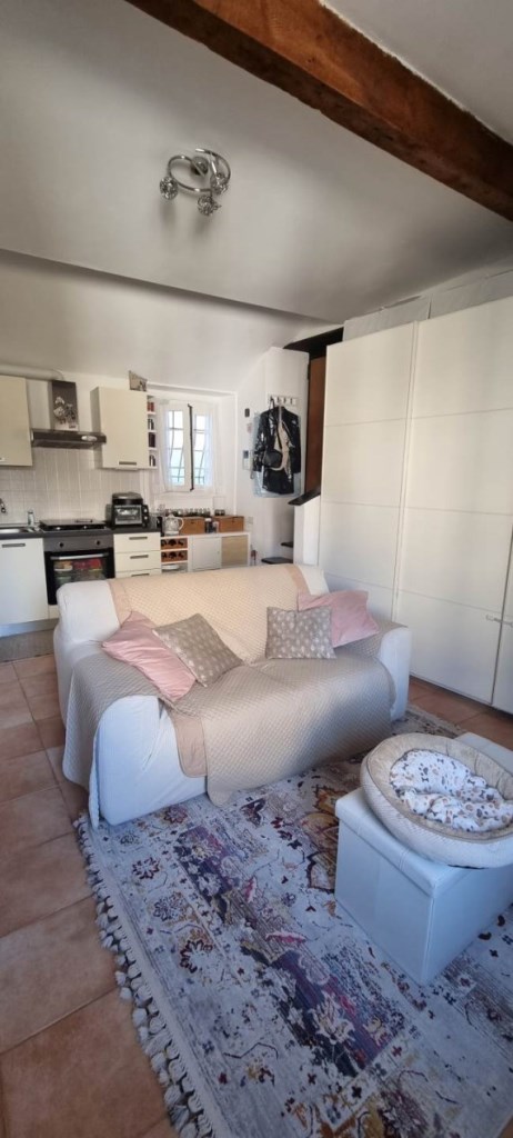 appartamento in vendita a Genova in zona Sottoripa / Maddalena / Molo