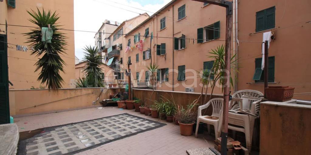 appartamento in vendita a Genova in zona Certosa