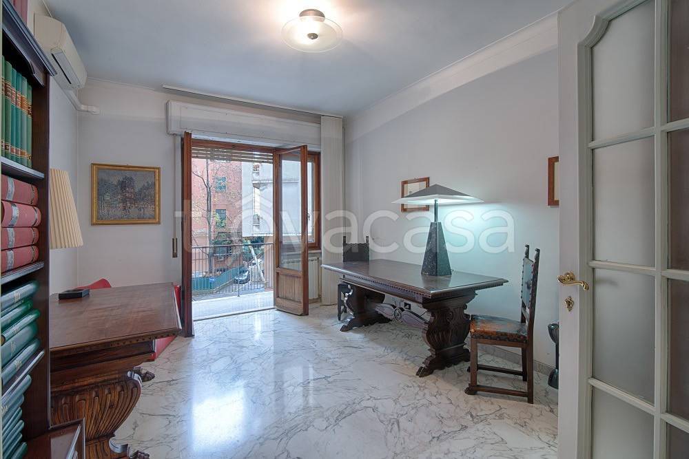 appartamento in vendita a Genova in zona Carignano