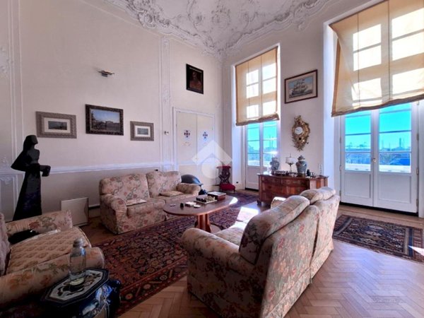 appartamento in vendita a Genova in zona Sottoripa / Maddalena / Molo