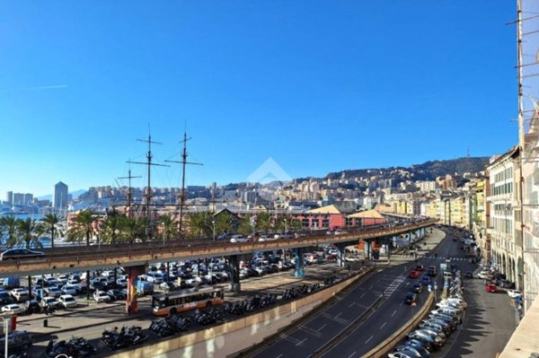 appartamento in vendita a Genova in zona Sottoripa / Maddalena / Molo