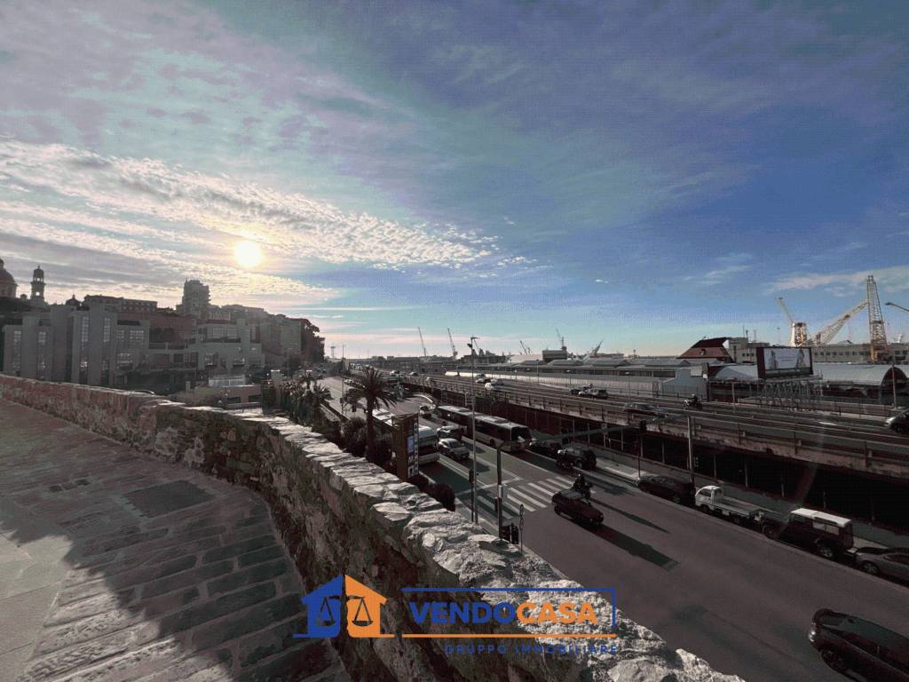 appartamento in vendita a Genova in zona Sottoripa / Maddalena / Molo