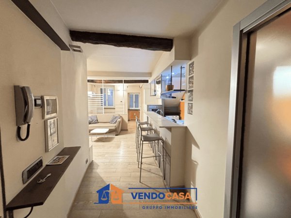 appartamento in vendita a Genova in zona Sottoripa / Maddalena / Molo