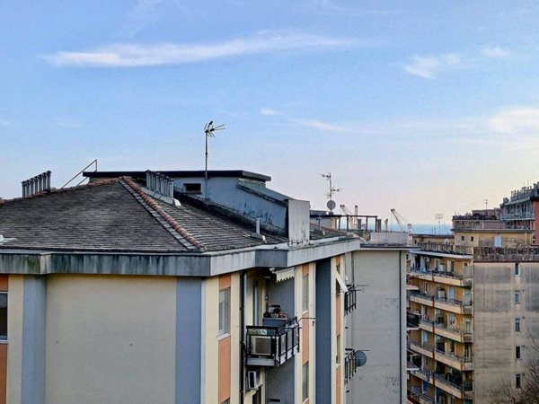appartamento in vendita a Genova in zona Sestri Ponente