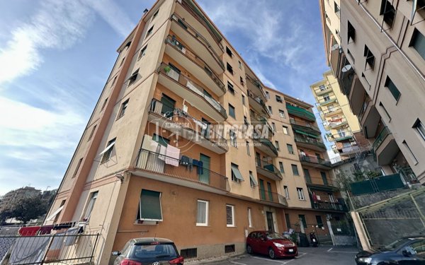 appartamento in vendita a Genova in zona Sestri Ponente