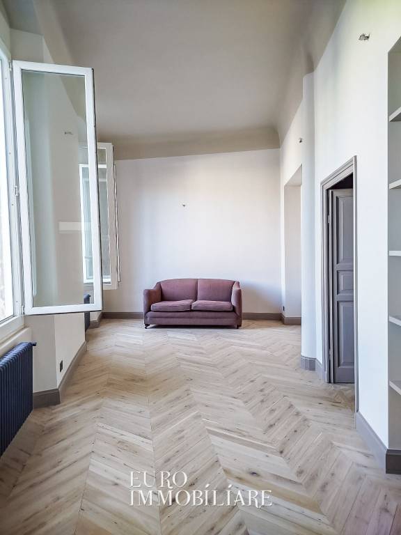 appartamento in vendita a Genova in zona Sottoripa / Maddalena / Molo