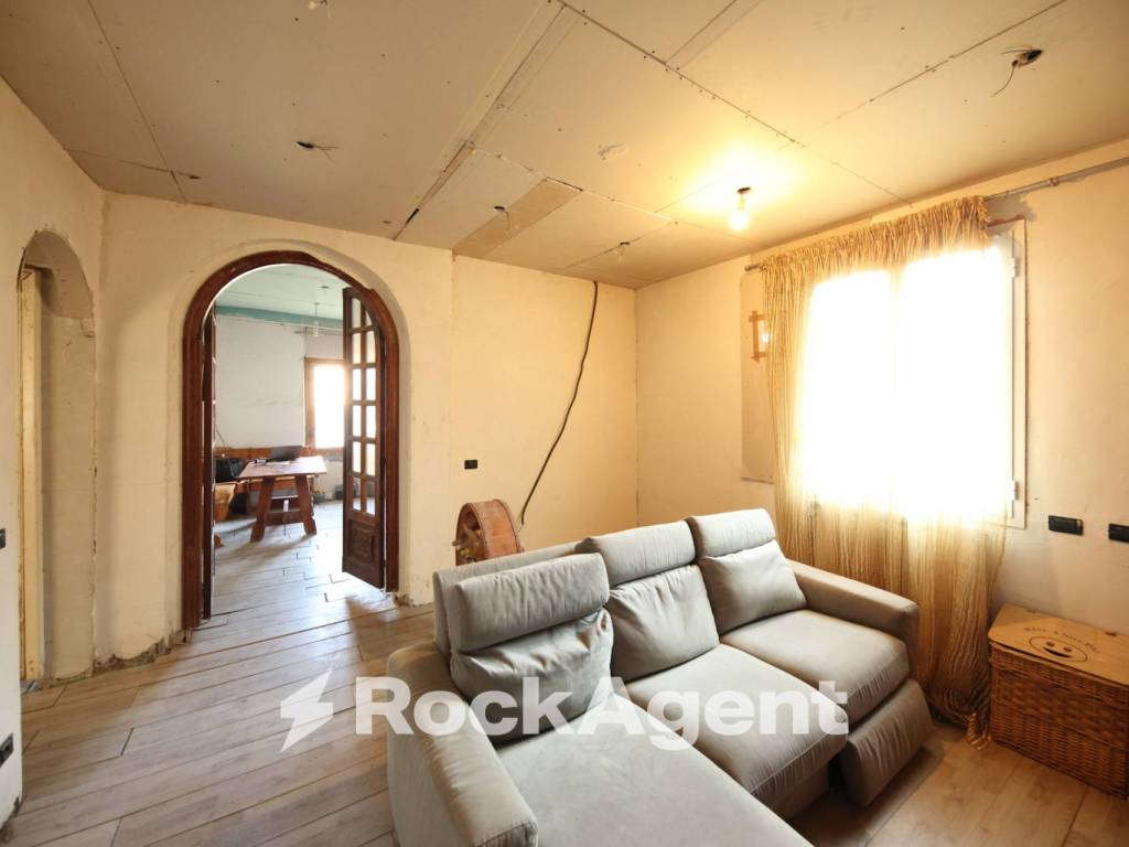 casa indipendente in vendita a Genova in zona Molassana