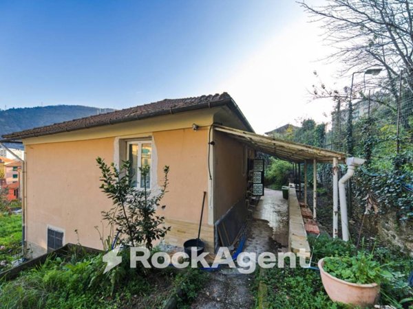casa indipendente in vendita a Genova in zona Molassana