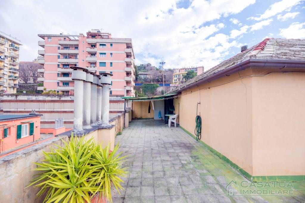appartamento in vendita a Genova in zona Staglieno