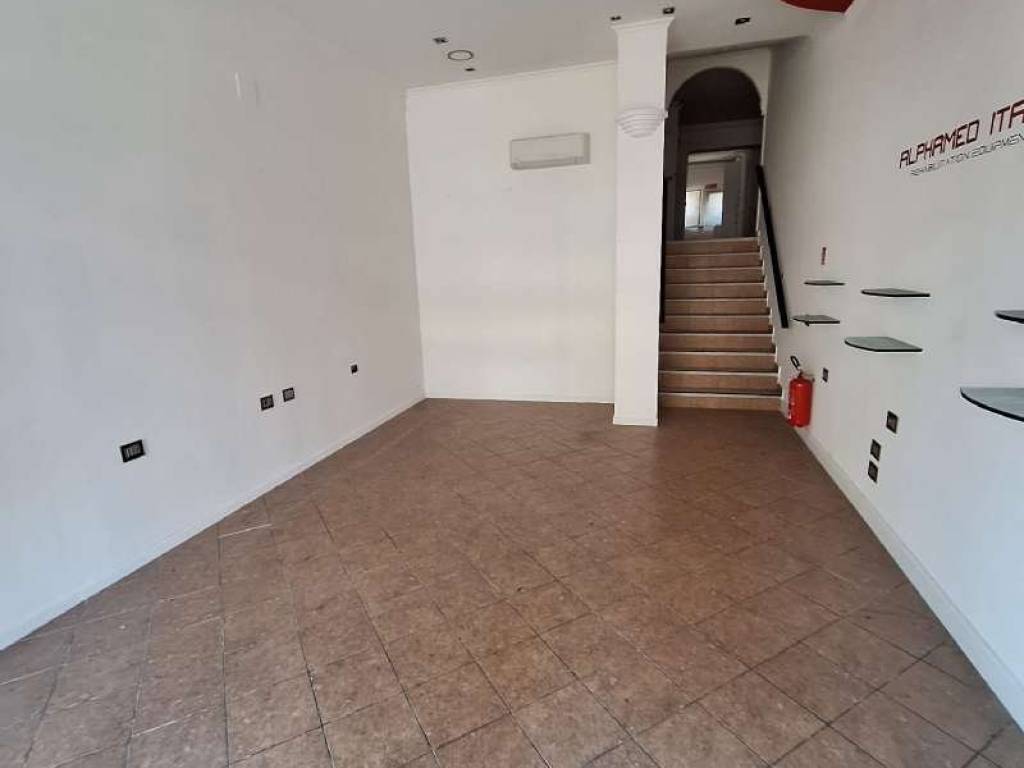 locale commerciale in vendita a Genova