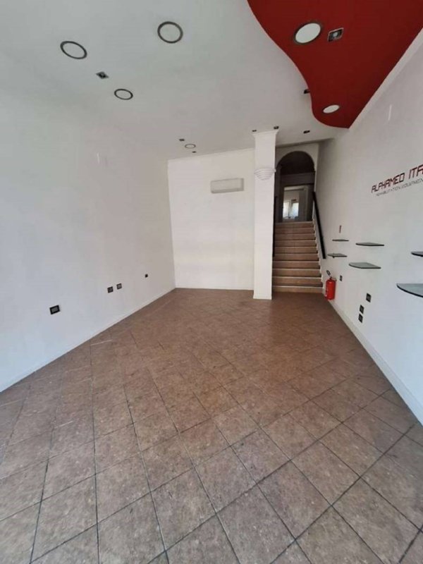 locale commerciale in vendita a Genova